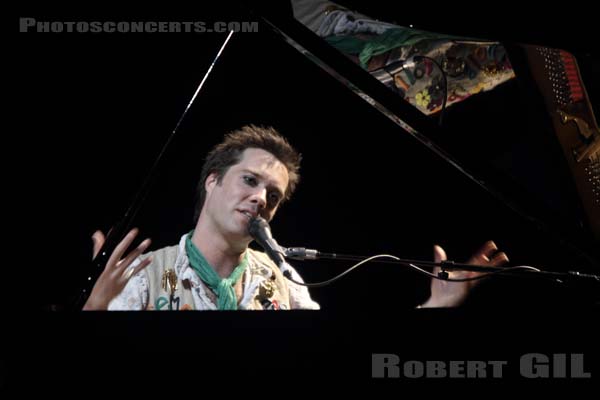 RUFUS WAINWRIGHT - 2010-05-03 - PARIS - Theatre Mogador - 
